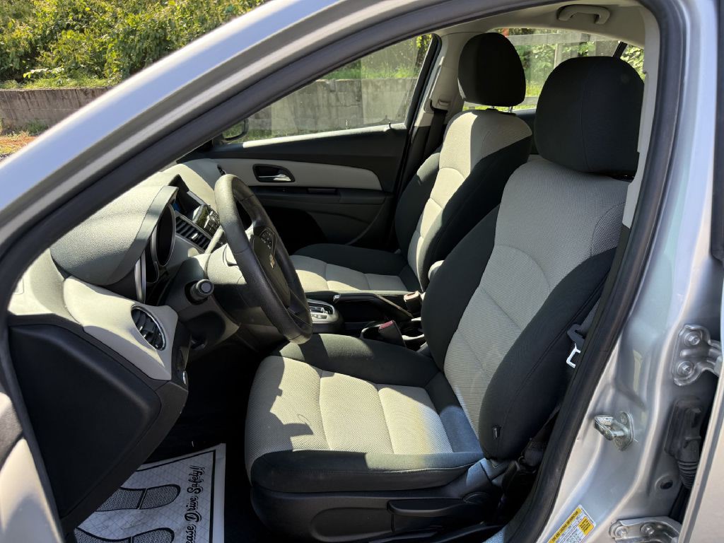 2012 Chevrolet Cruze Image 10