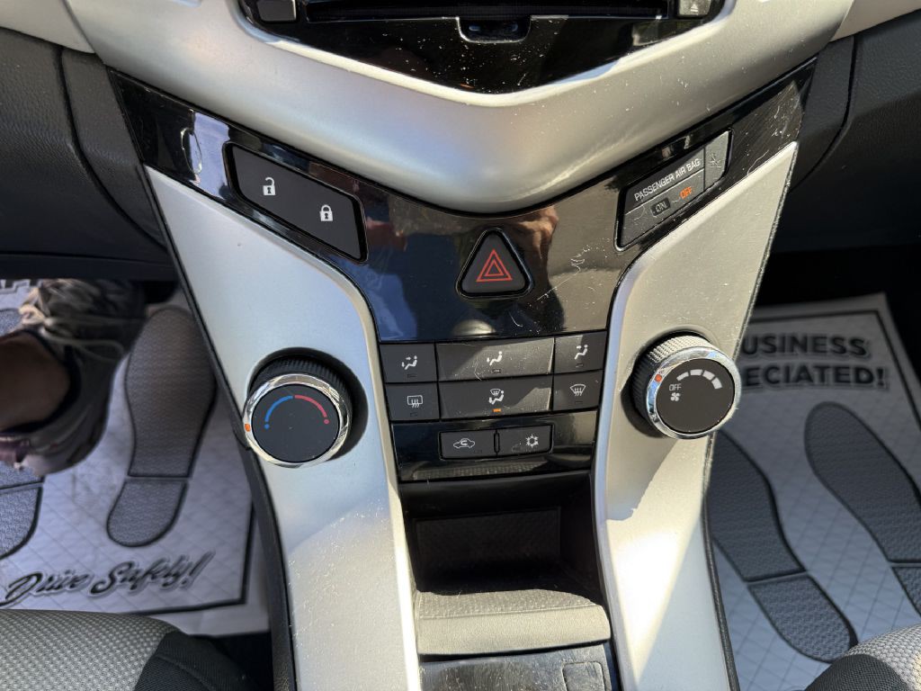 2012 Chevrolet Cruze Image 12