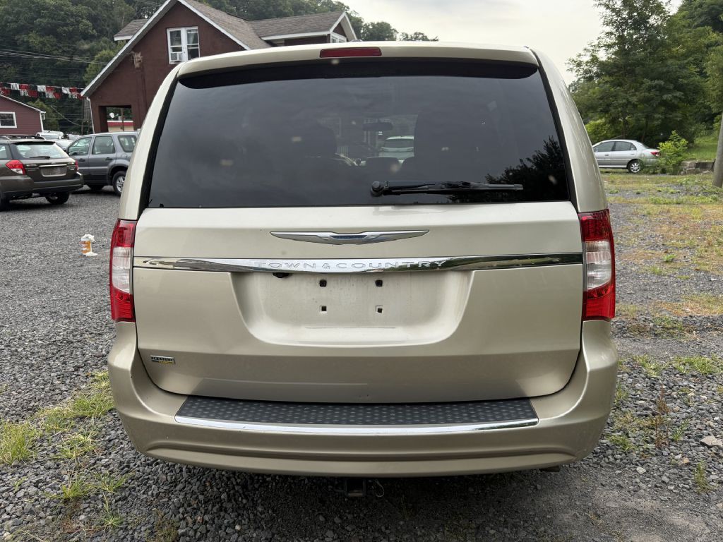 2014 Chrysler Town & Country Image 4