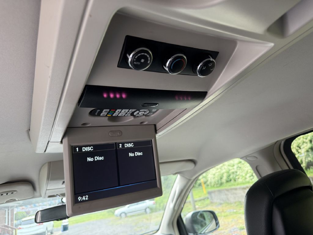 2014 Chrysler Town & Country Image 11
