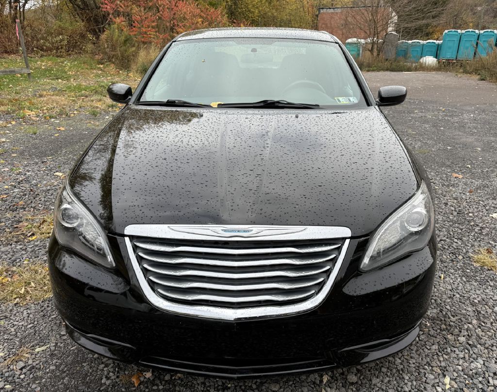 2014 Chrysler 200 Image 2