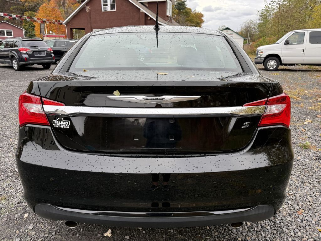 2014 Chrysler 200 Image 4