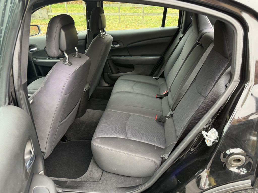 2014 Chrysler 200 Image 7