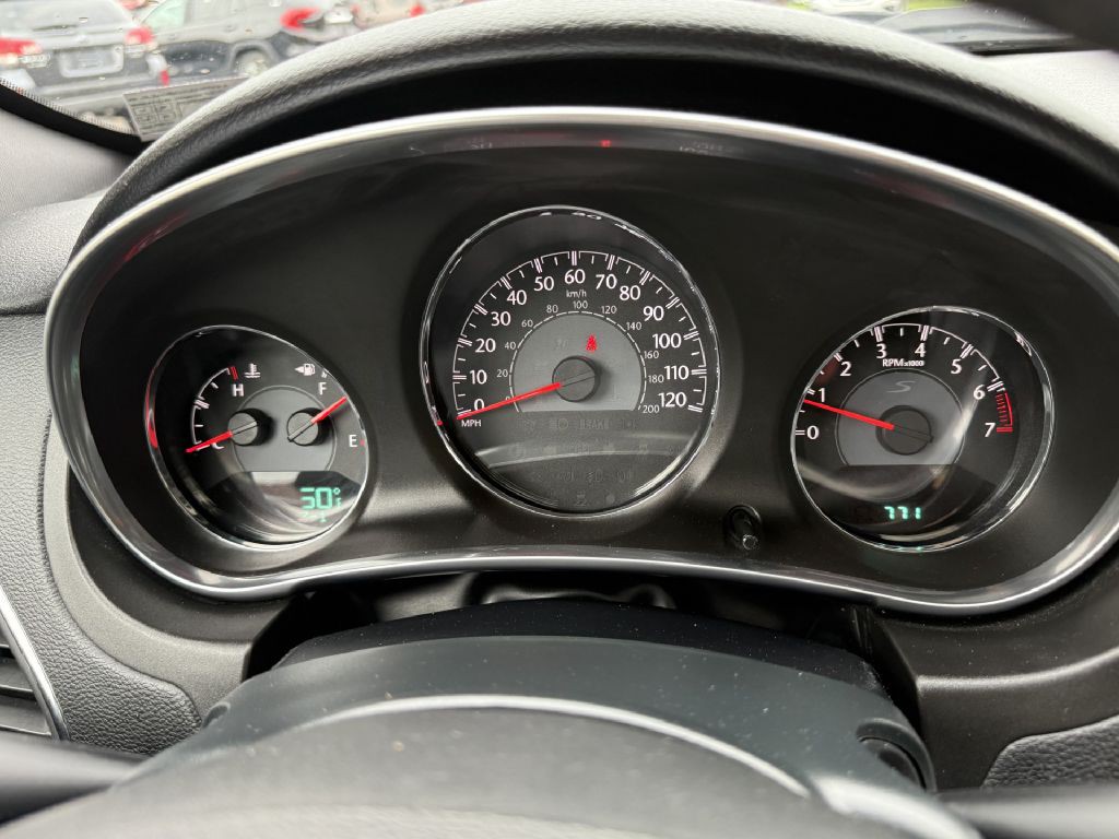 2014 Chrysler 200 Image 13