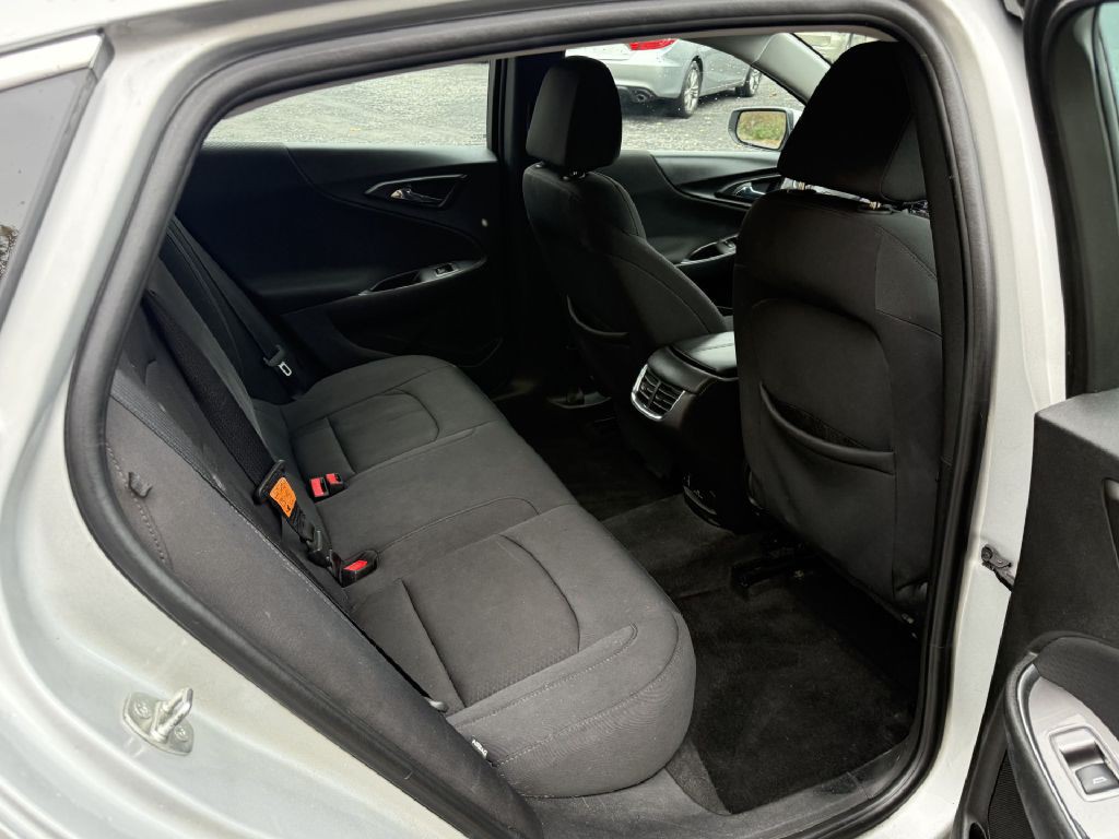 2016 Chevrolet Malibu Image 8