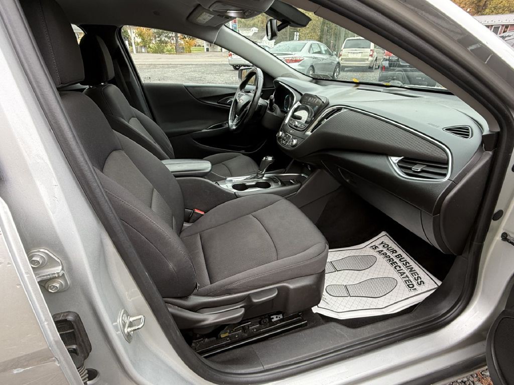 2016 Chevrolet Malibu Image 10