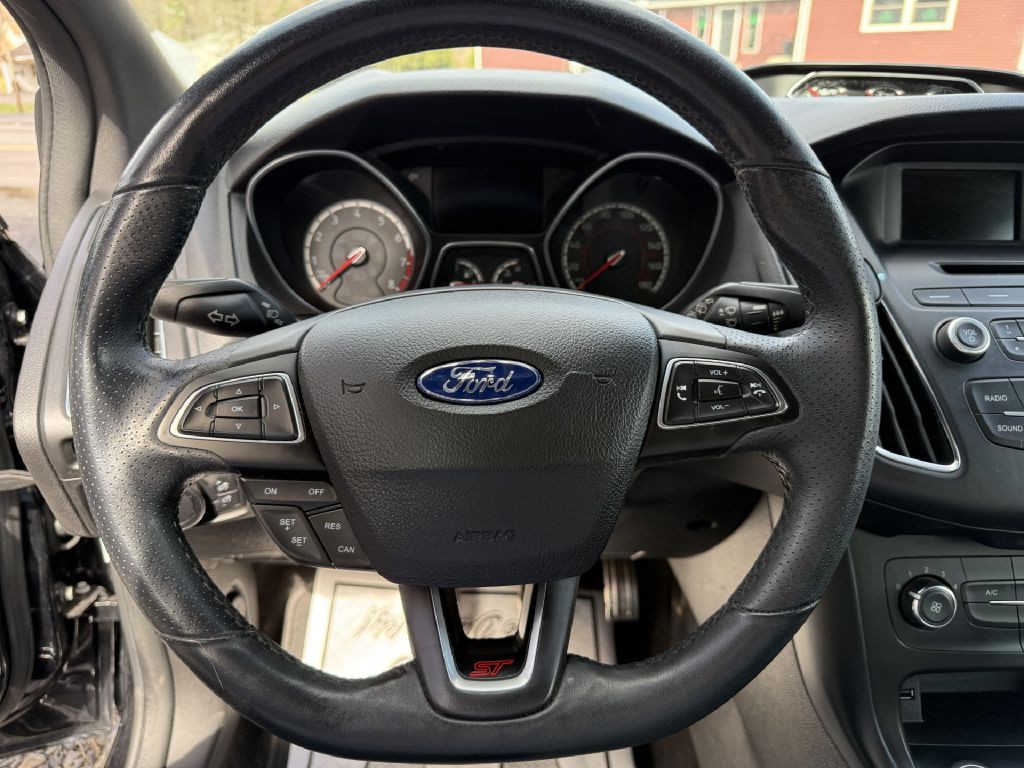 2017 Ford Focus Image 7