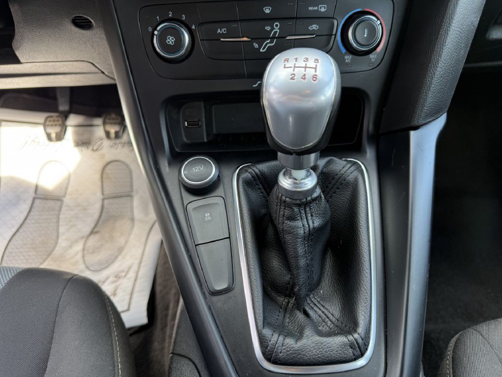 2017 Ford Focus Image 9