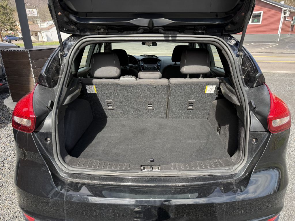 2017 Ford Focus Image 12