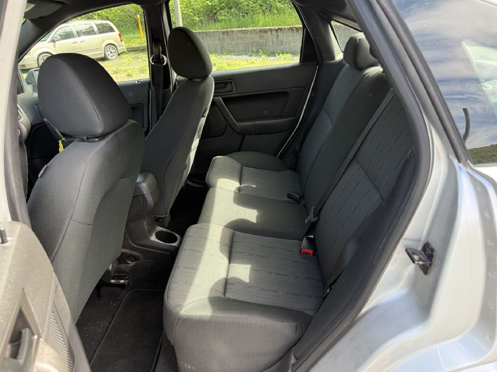2010 Ford Focus Image 11