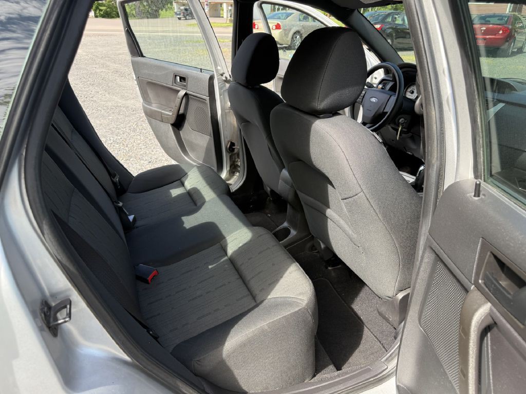 2010 Ford Focus Image 12