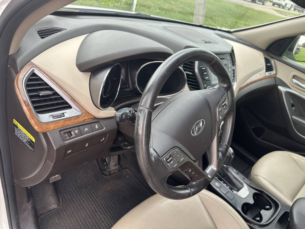 2014 Hyundai Santa Fe Image 10