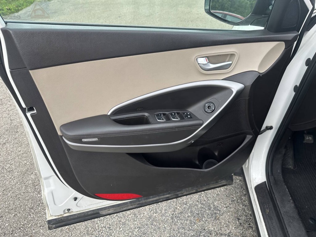 2014 Hyundai Santa Fe Image 11