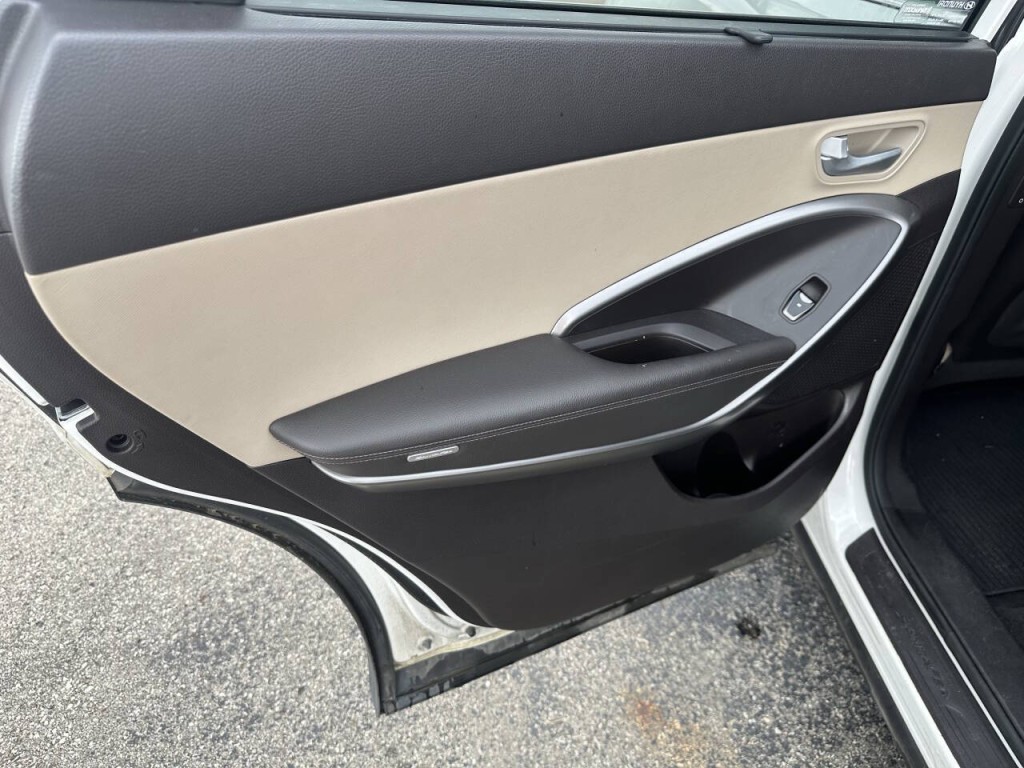 2014 Hyundai Santa Fe Image 15