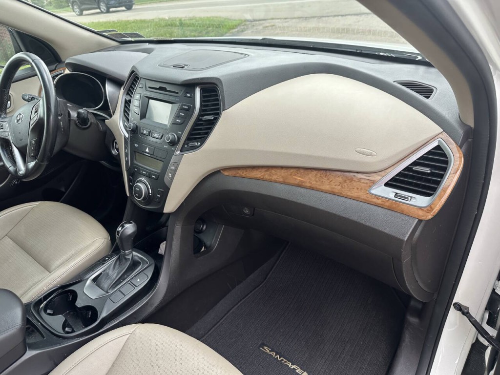 2014 Hyundai Santa Fe Image 18