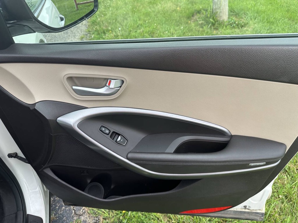 2014 Hyundai Santa Fe Image 19