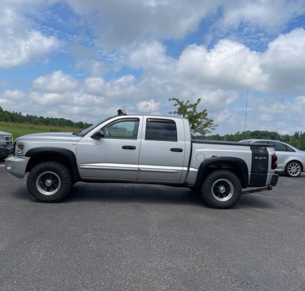 2008 Dodge Dakota Image 2