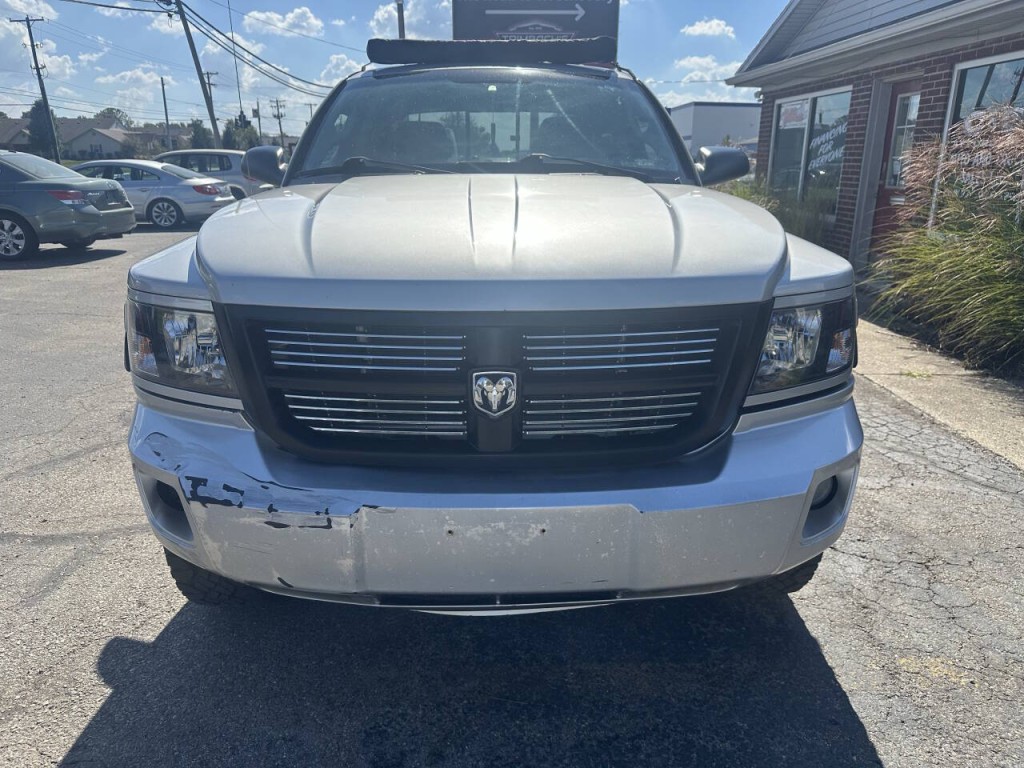 2008 Dodge Dakota Image 2
