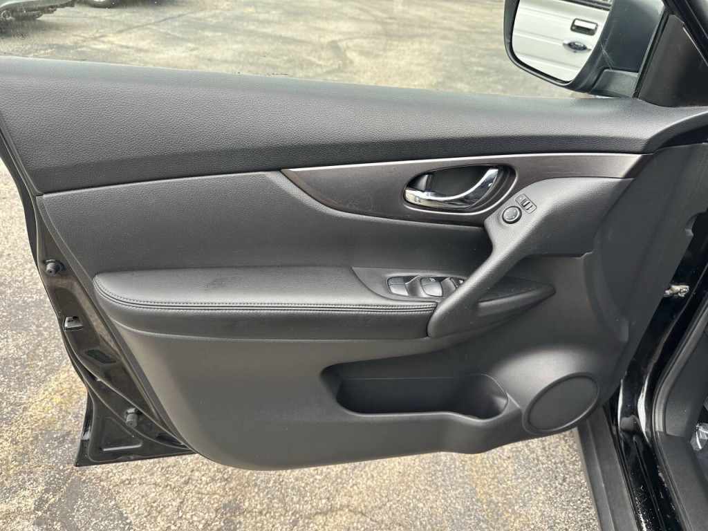 2015 Nissan Rogue Image 10
