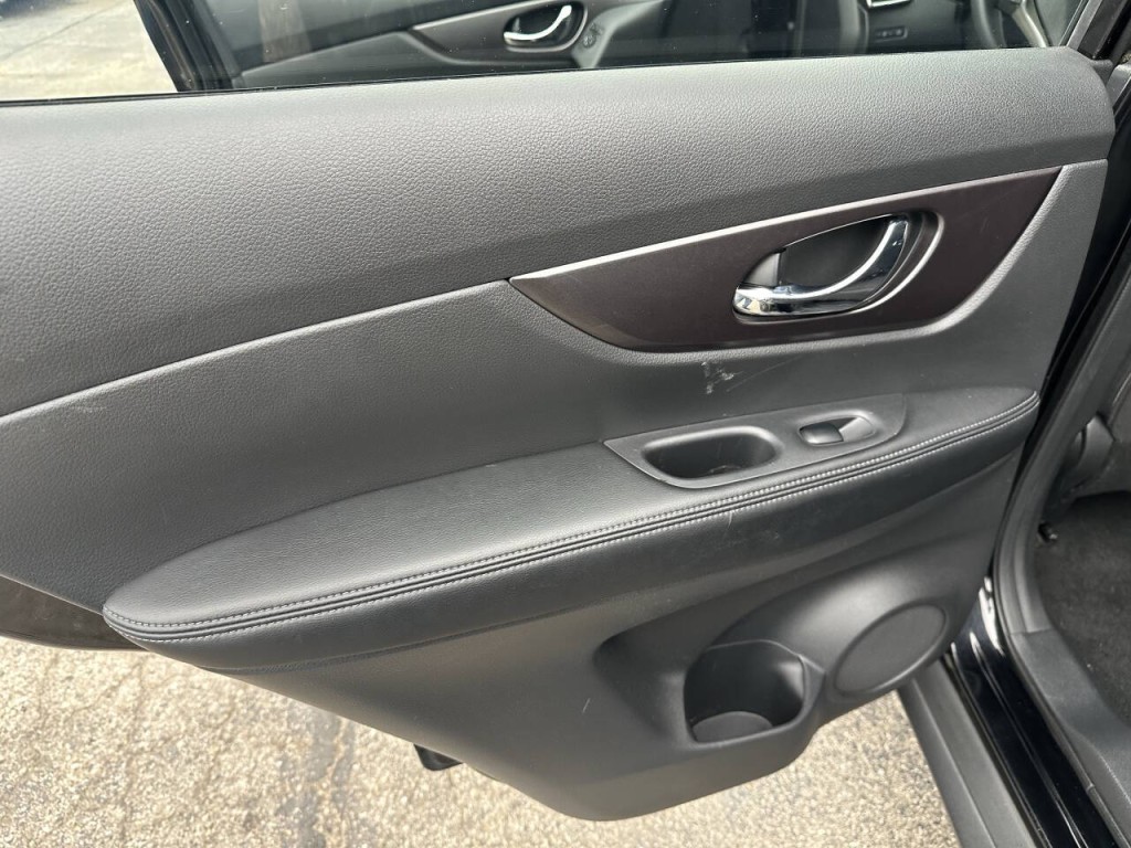 2015 Nissan Rogue Image 12