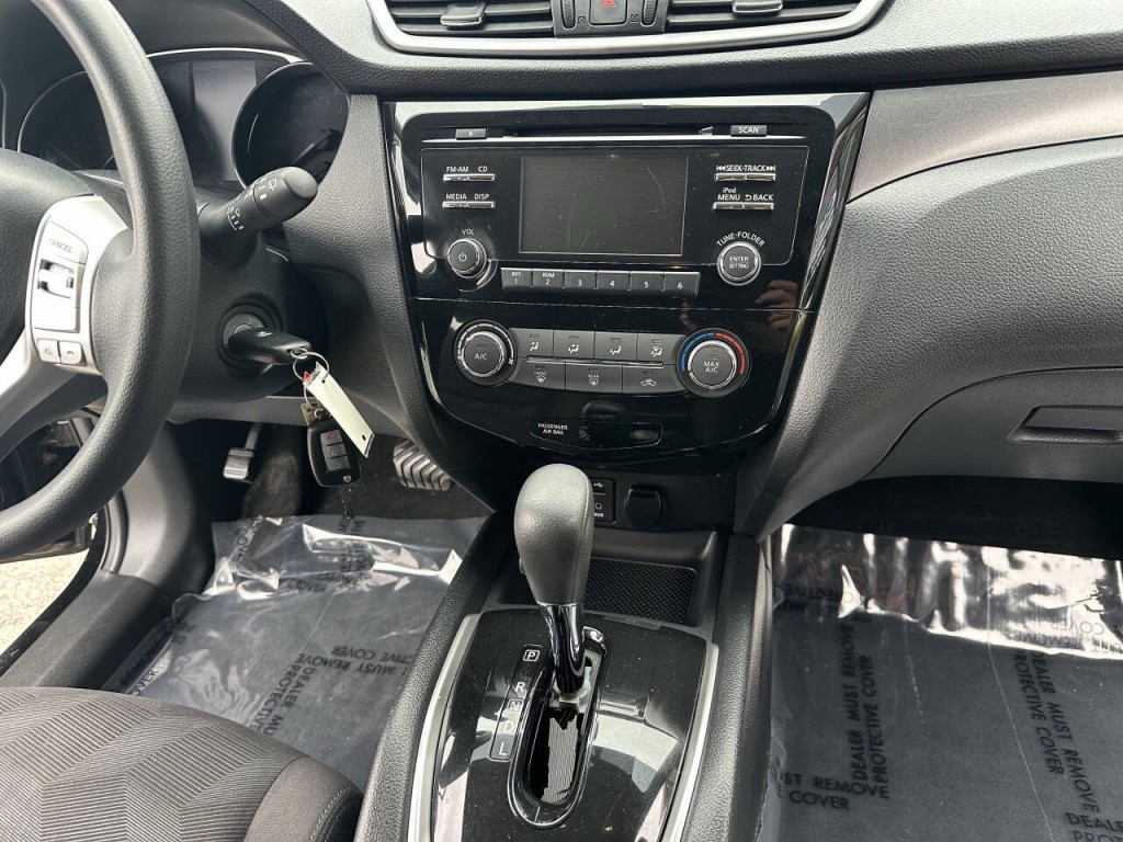 2015 Nissan Rogue Image 18