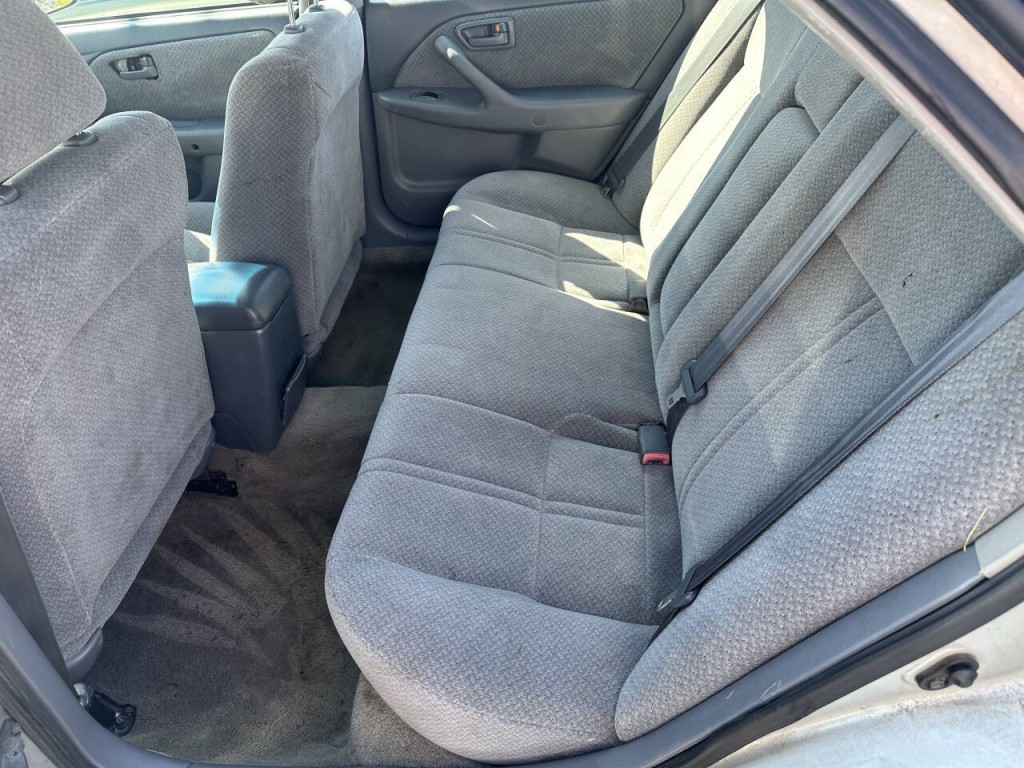 2001 Toyota Camry Image 10