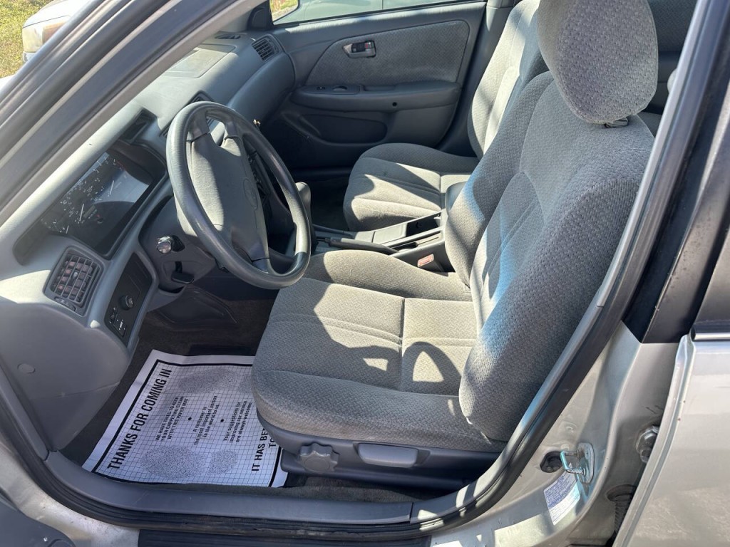 2001 Toyota Camry Image 11