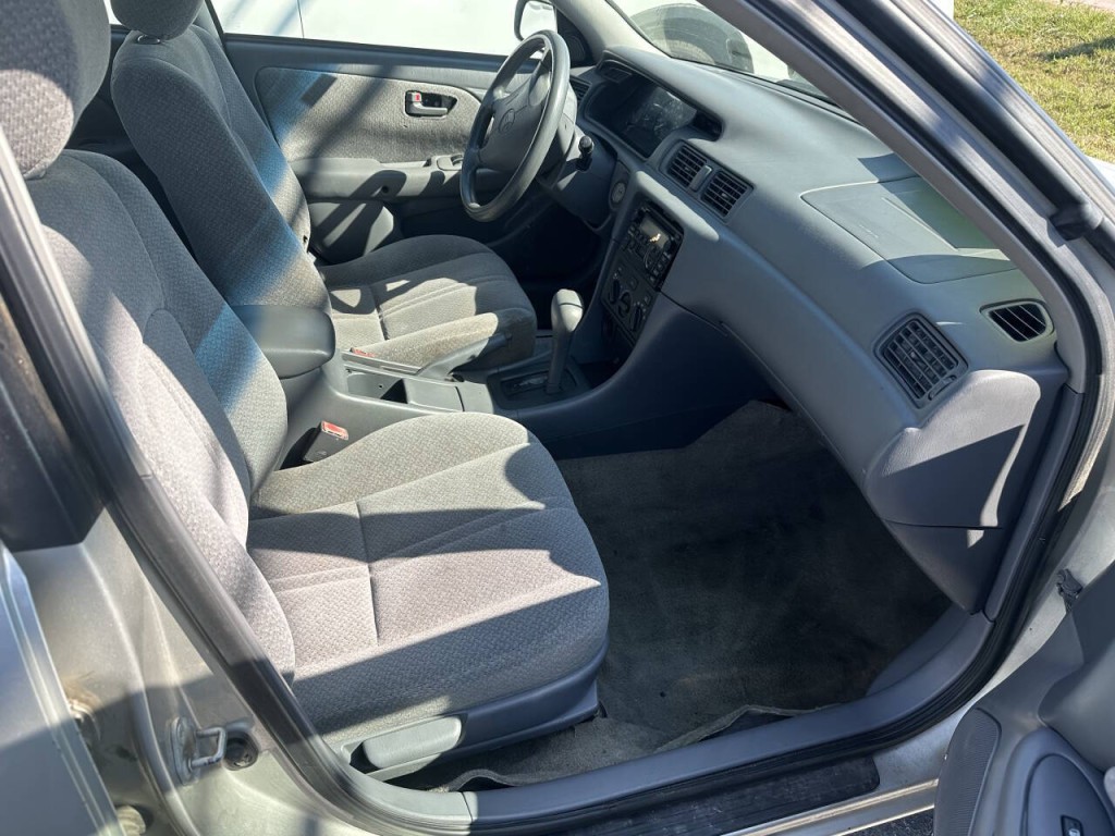 2001 Toyota Camry Image 13