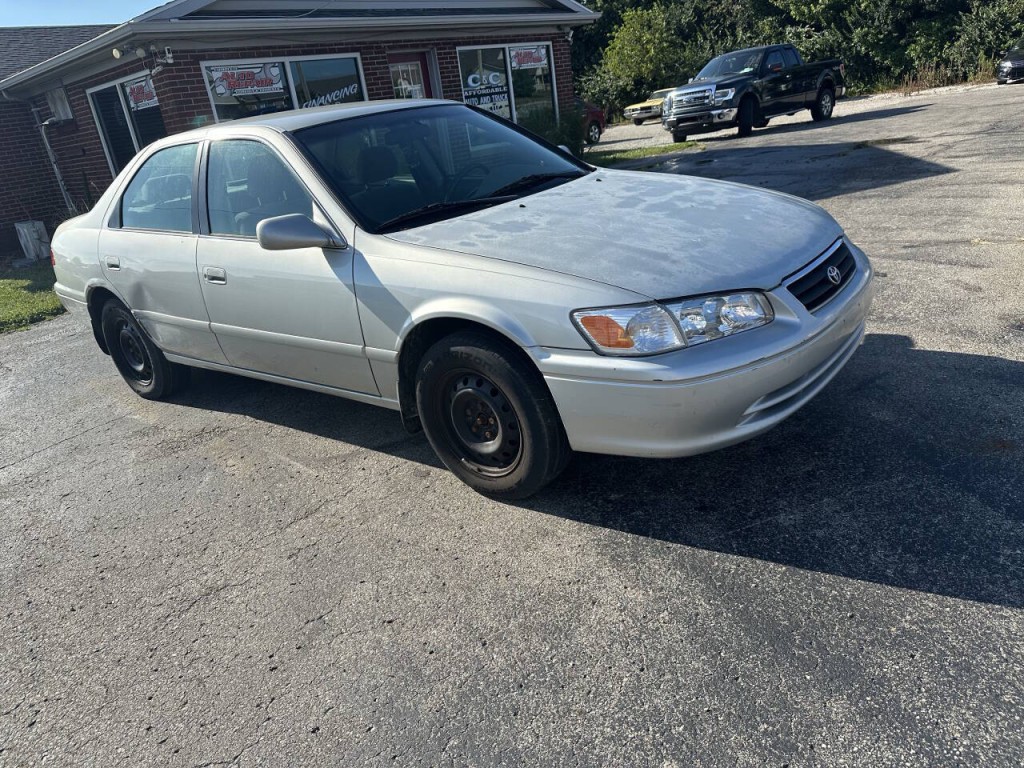 2001 Toyota Camry Image 1