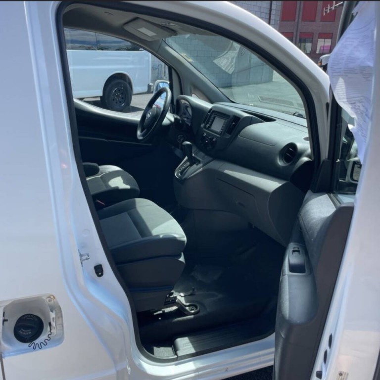2015 Nissan NV200 Image 10