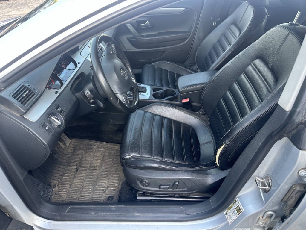 2010 Volkswagen CC Image 7