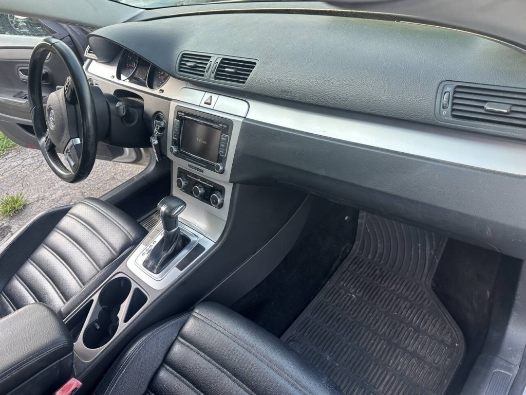 2010 Volkswagen CC Image 13