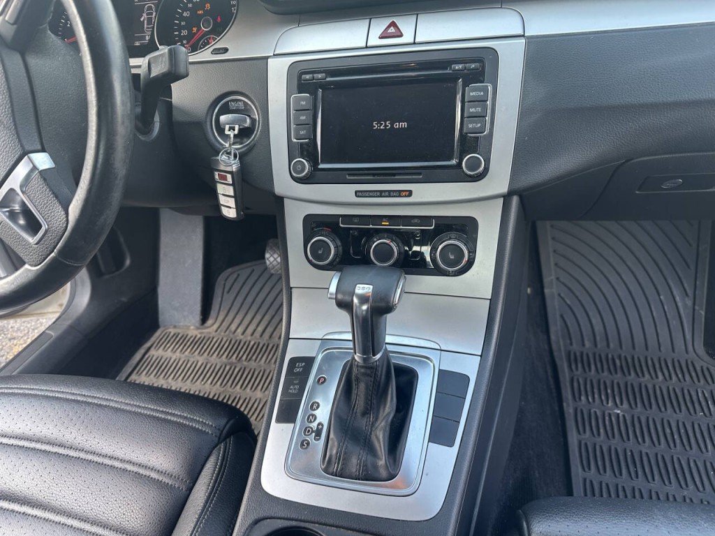2010 Volkswagen CC Image 14