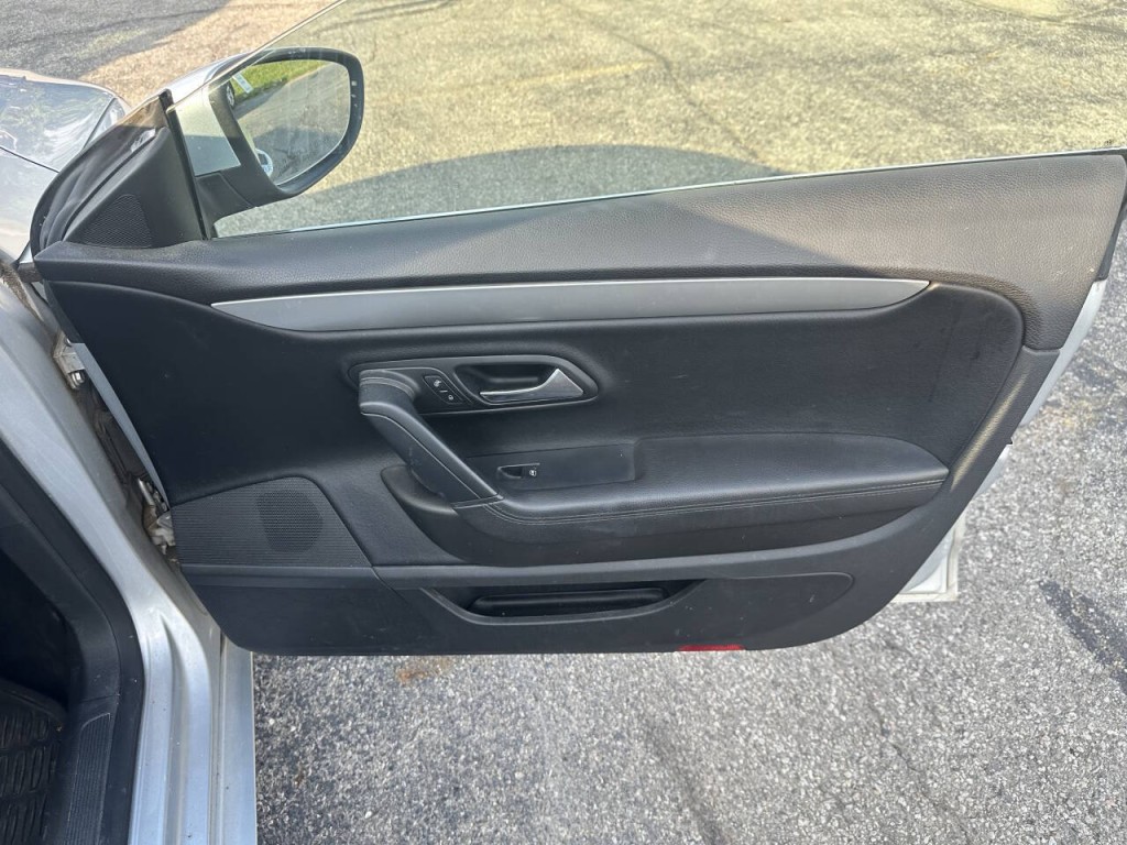 2010 Volkswagen CC Image 15