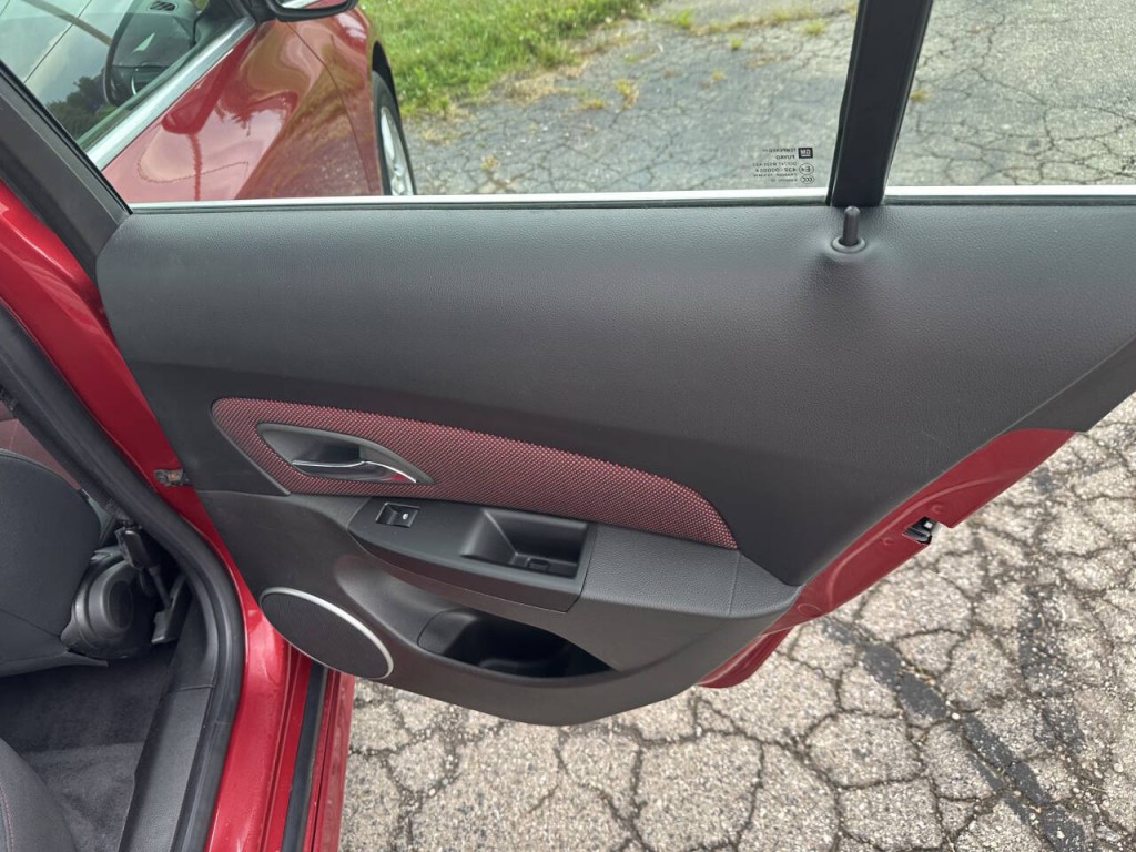 2011 Chevrolet Cruze Image 12
