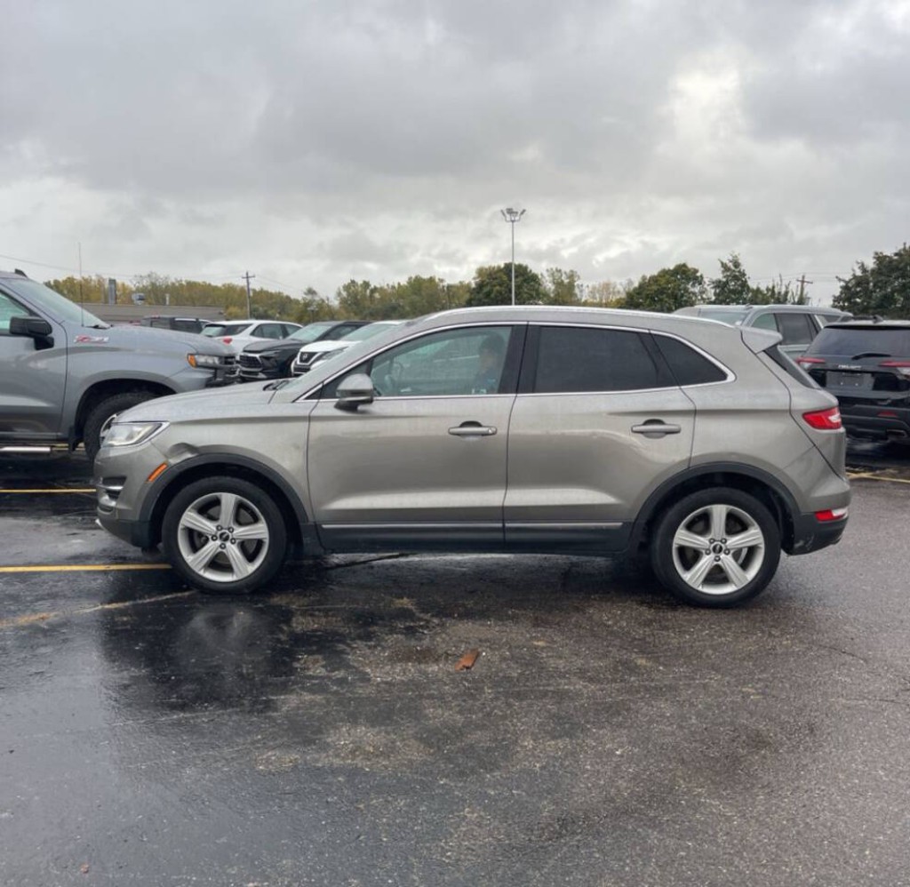 2016 Lincoln MKC Image 2