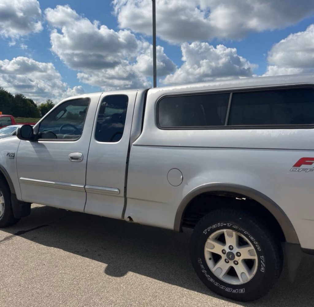2003 Ford F-150 Image 2