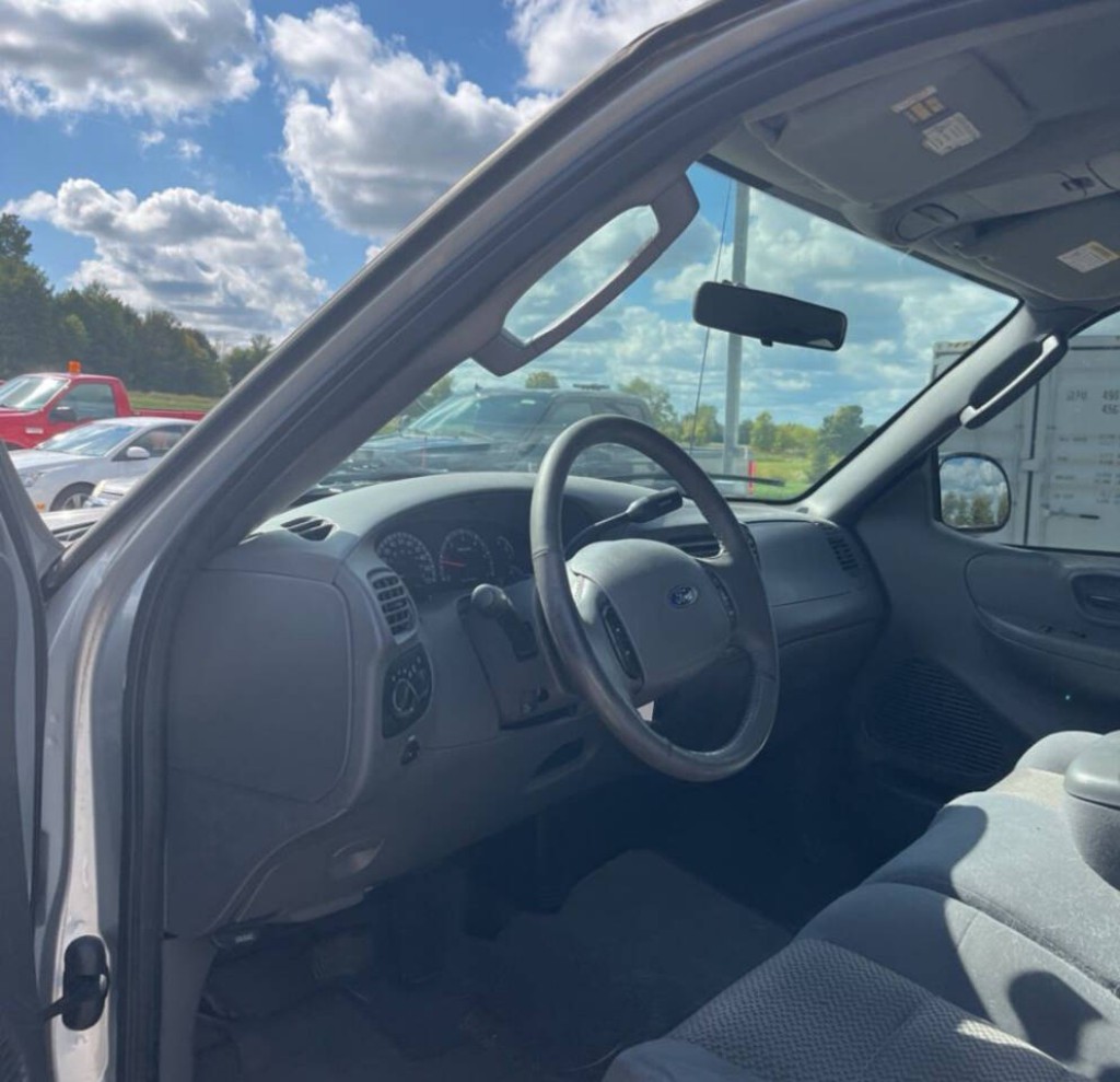 2003 Ford F-150 Image 10