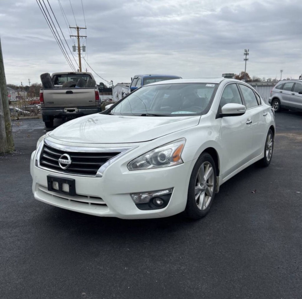 2015 Nissan Altima Image 1