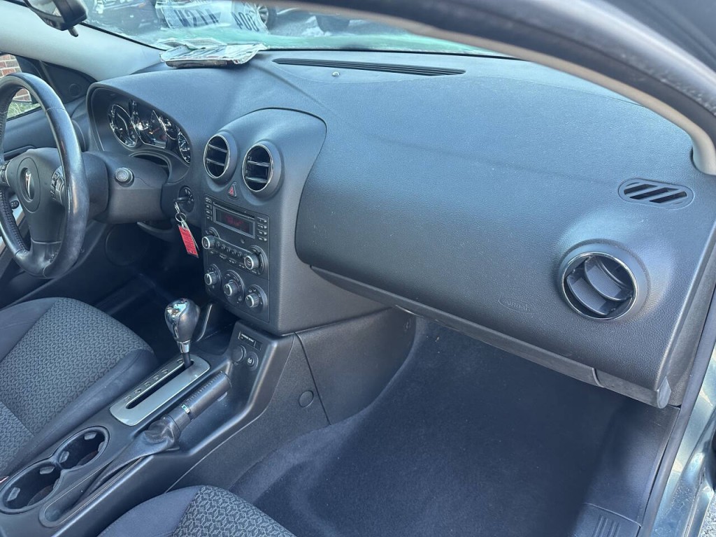 2009 Pontiac G6 Image 16