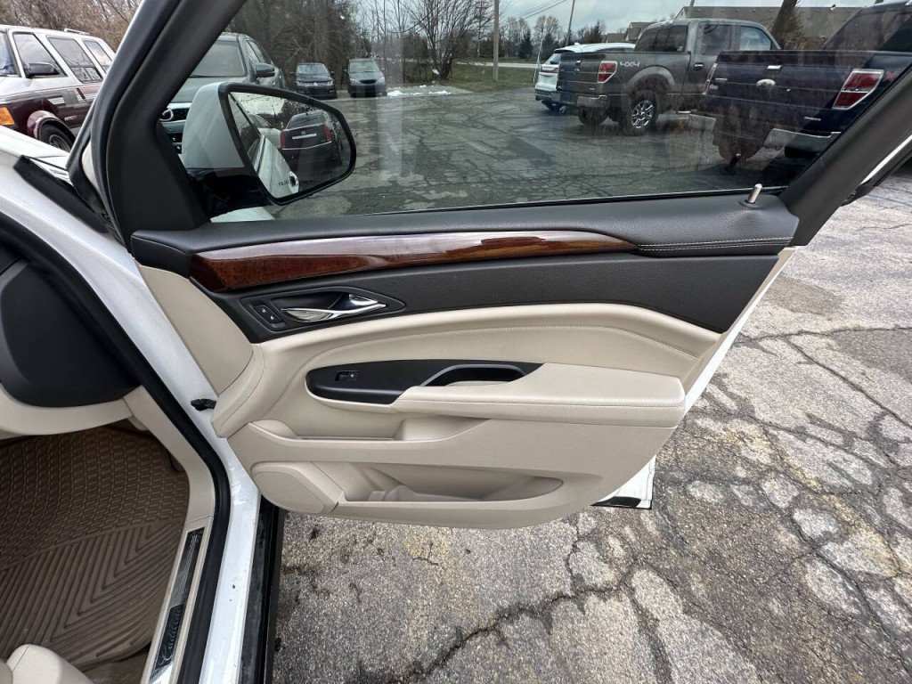 2013 Cadillac SRX Image 19