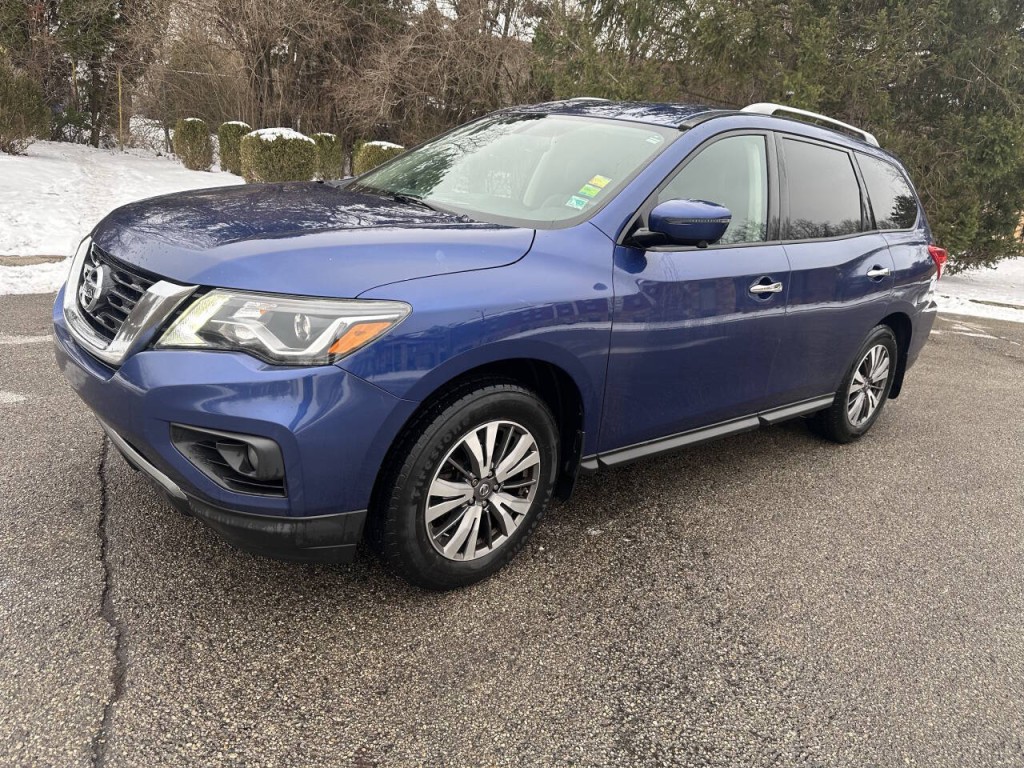 2017 Nissan Pathfinder Image 2
