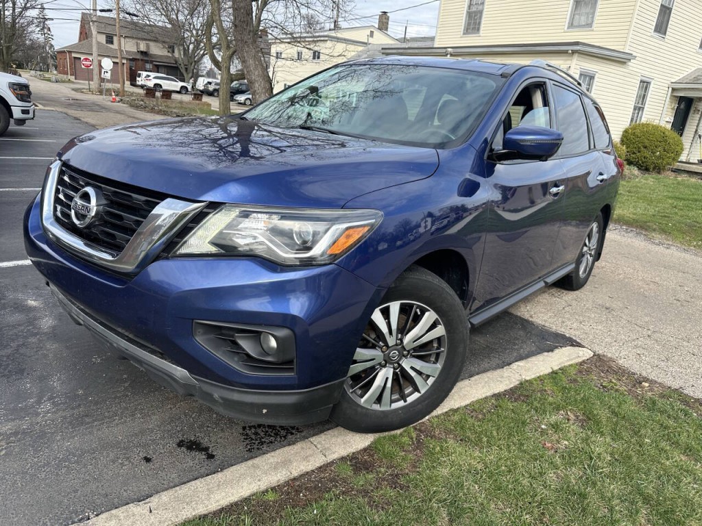 2017 Nissan Pathfinder Image 1