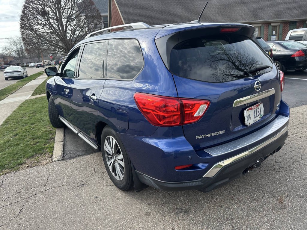 2017 Nissan Pathfinder Image 9
