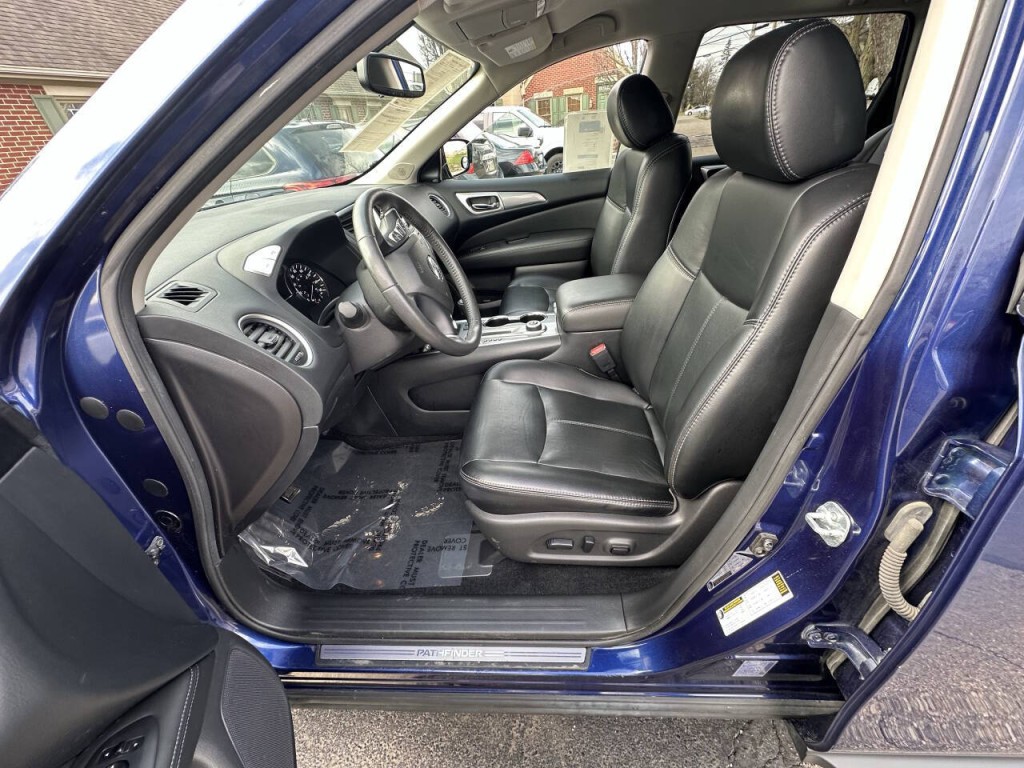 2017 Nissan Pathfinder Image 12