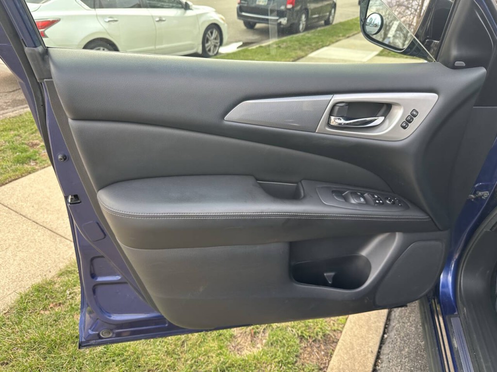 2017 Nissan Pathfinder Image 14