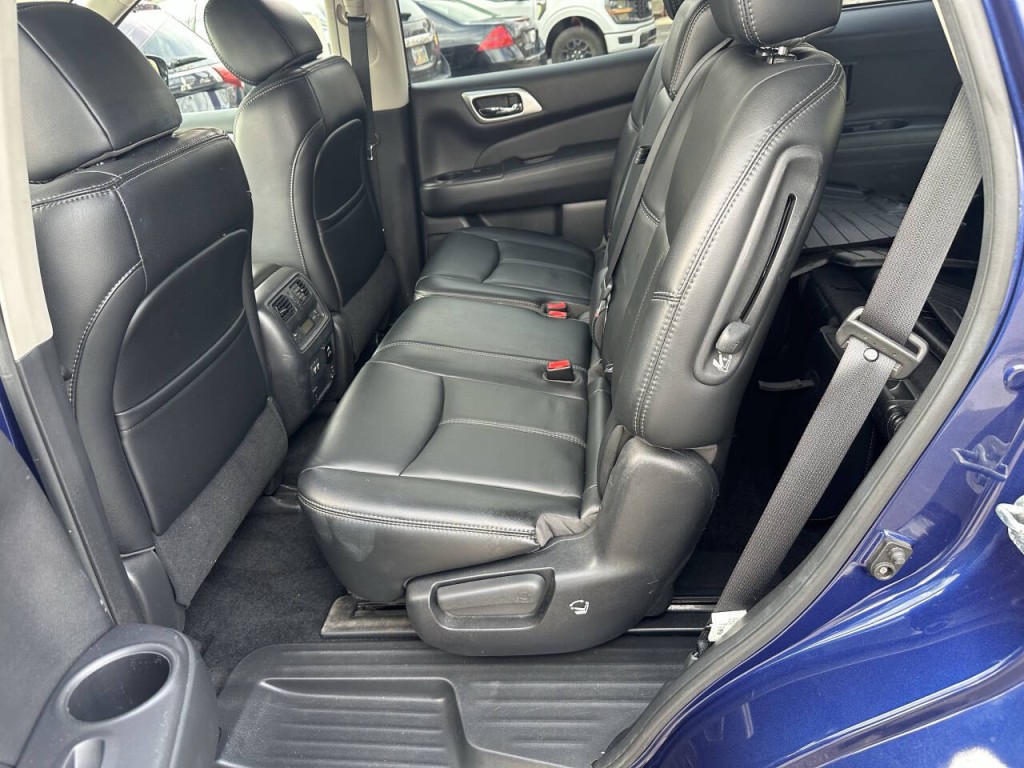 2017 Nissan Pathfinder Image 16