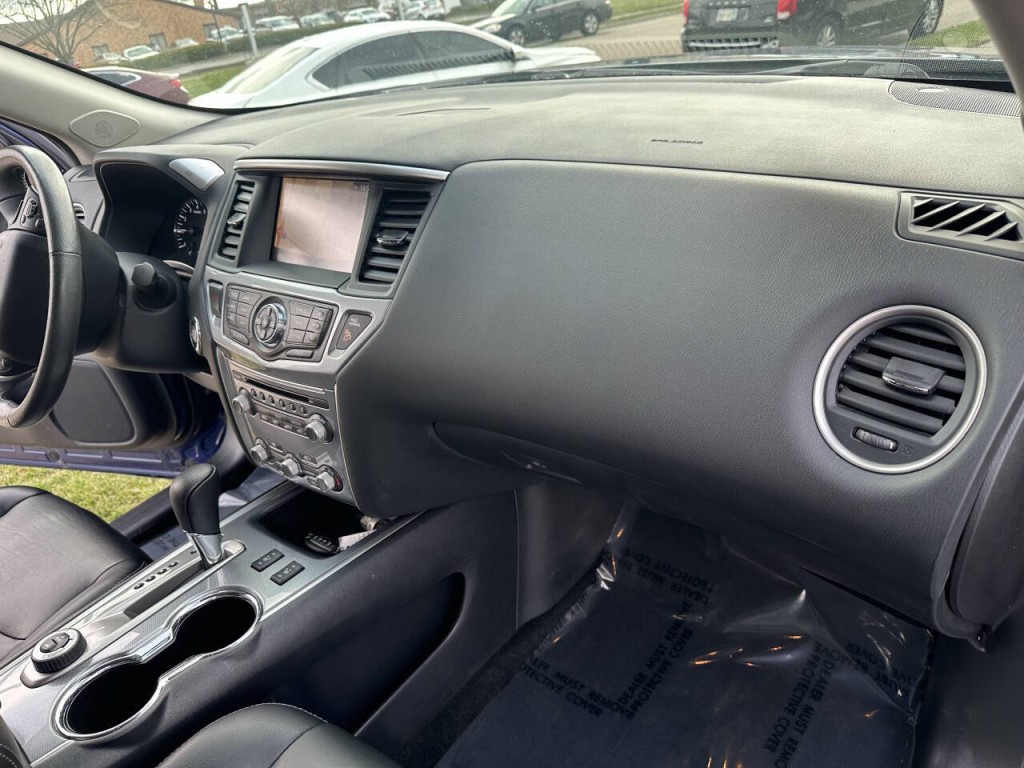 2017 Nissan Pathfinder Image 21