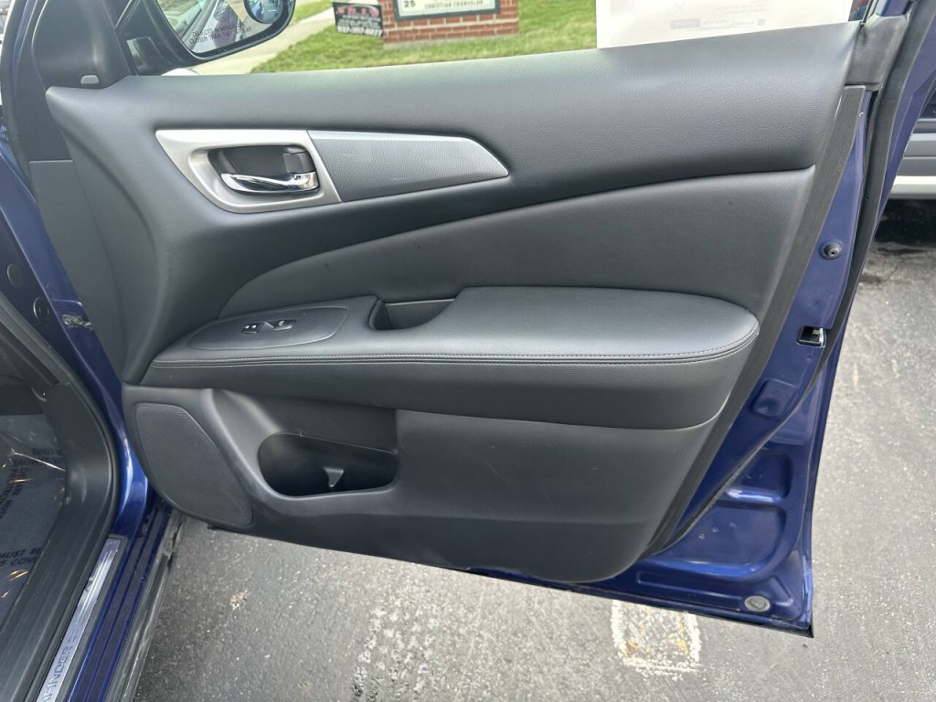 2017 Nissan Pathfinder Image 22