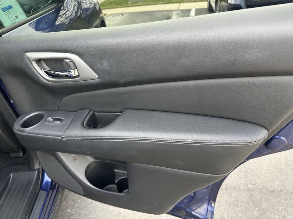 2017 Nissan Pathfinder Image 24